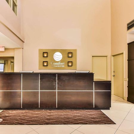 Comfort Inn & Suites Ambassador Bridge Уиндзор Екстериор снимка