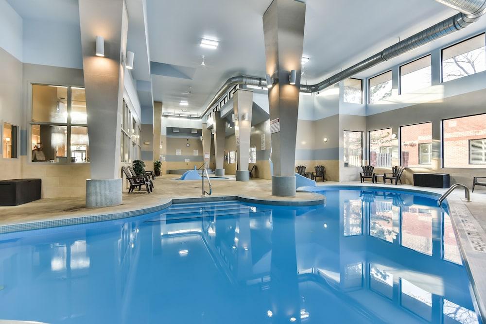 Comfort Inn & Suites Ambassador Bridge Уиндзор Екстериор снимка