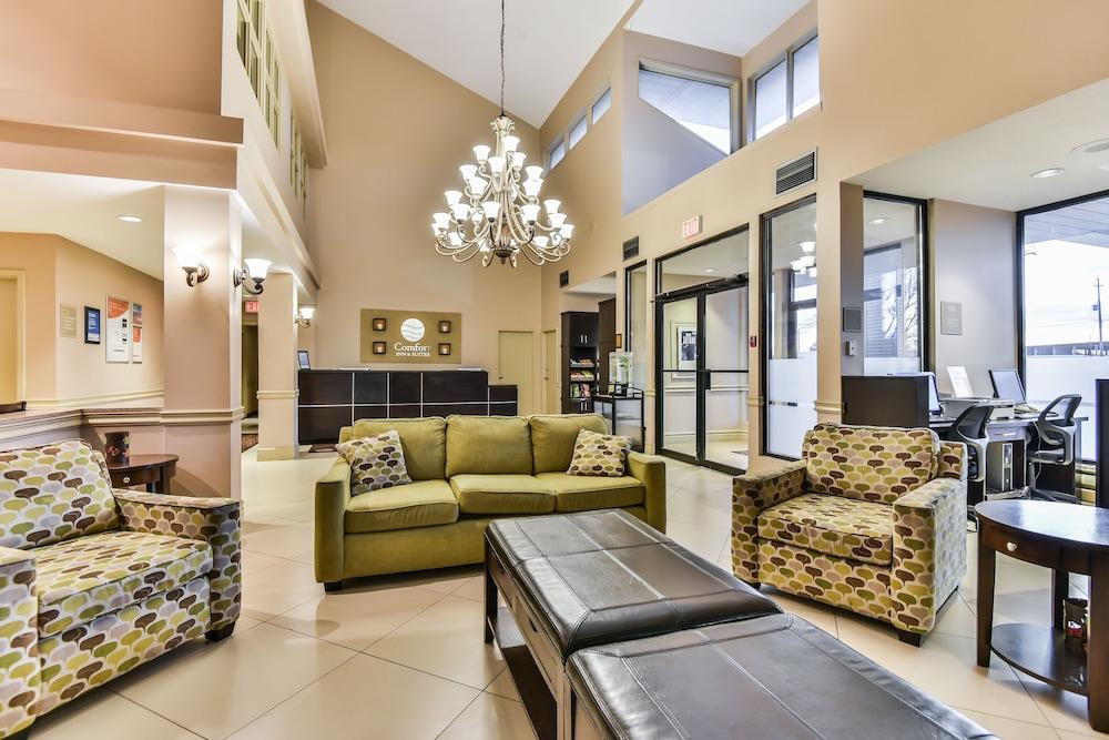 Comfort Inn & Suites Ambassador Bridge Уиндзор Екстериор снимка
