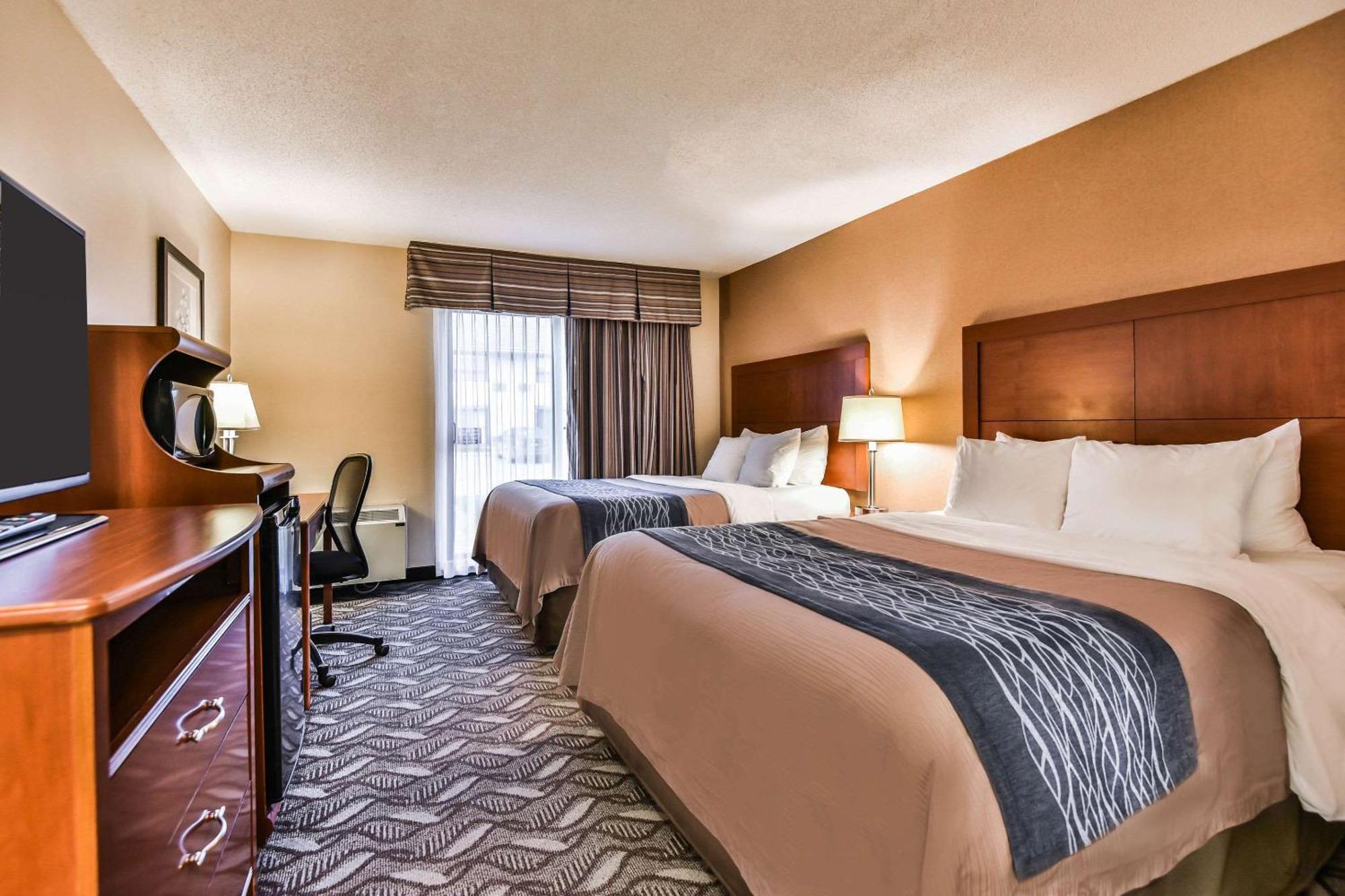 Comfort Inn & Suites Ambassador Bridge Уиндзор Екстериор снимка
