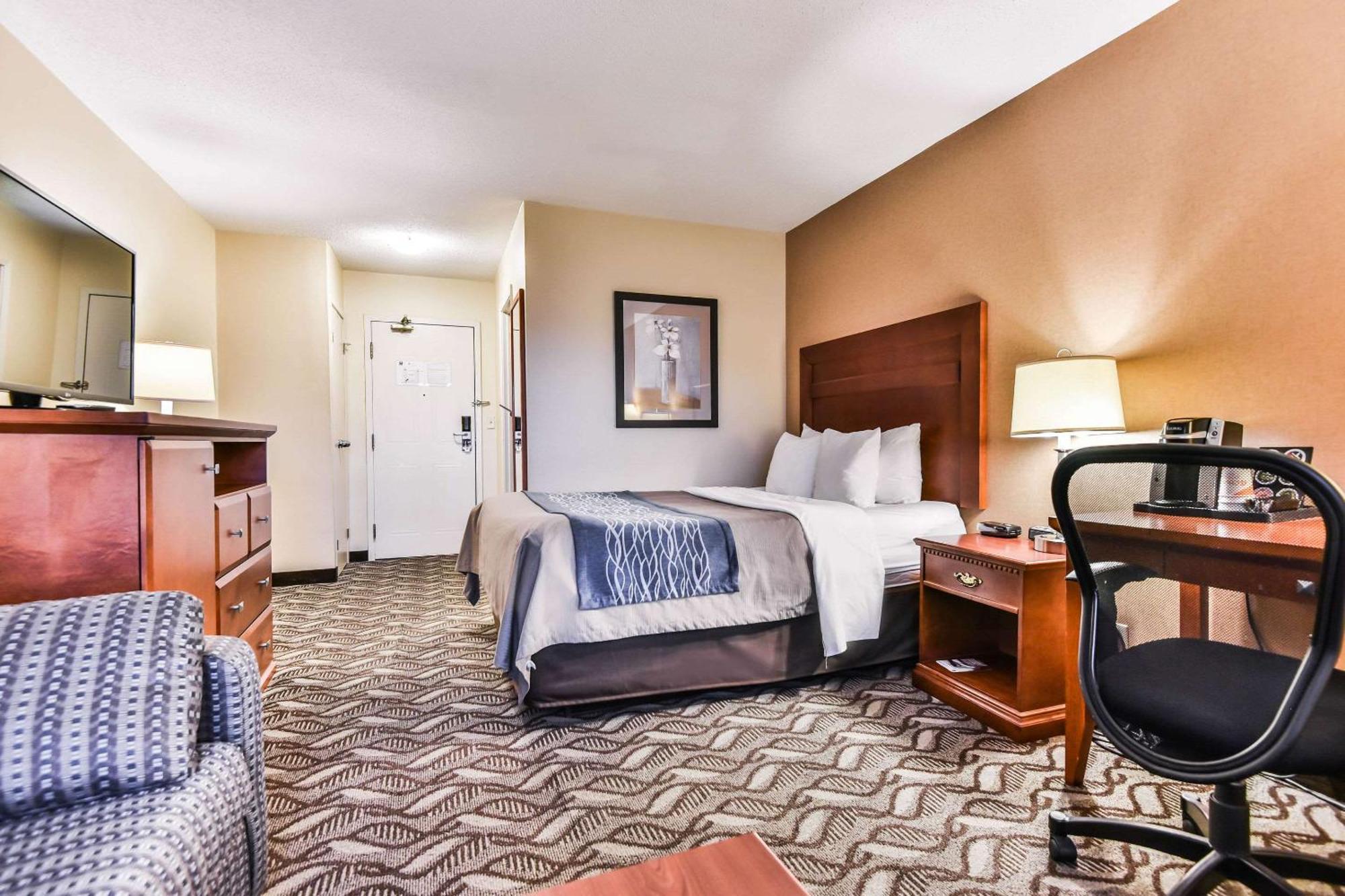 Comfort Inn & Suites Ambassador Bridge Уиндзор Екстериор снимка