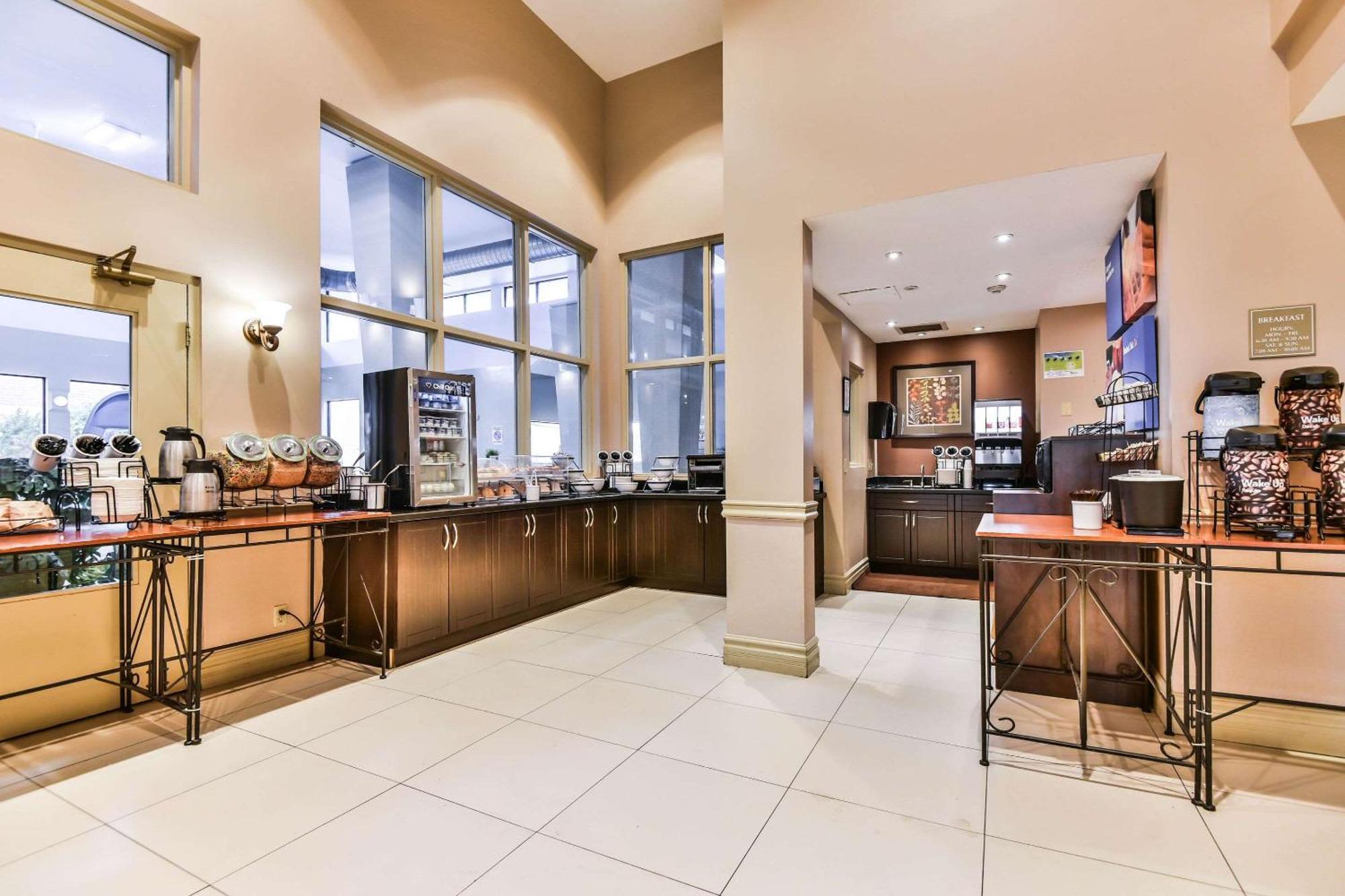 Comfort Inn & Suites Ambassador Bridge Уиндзор Екстериор снимка