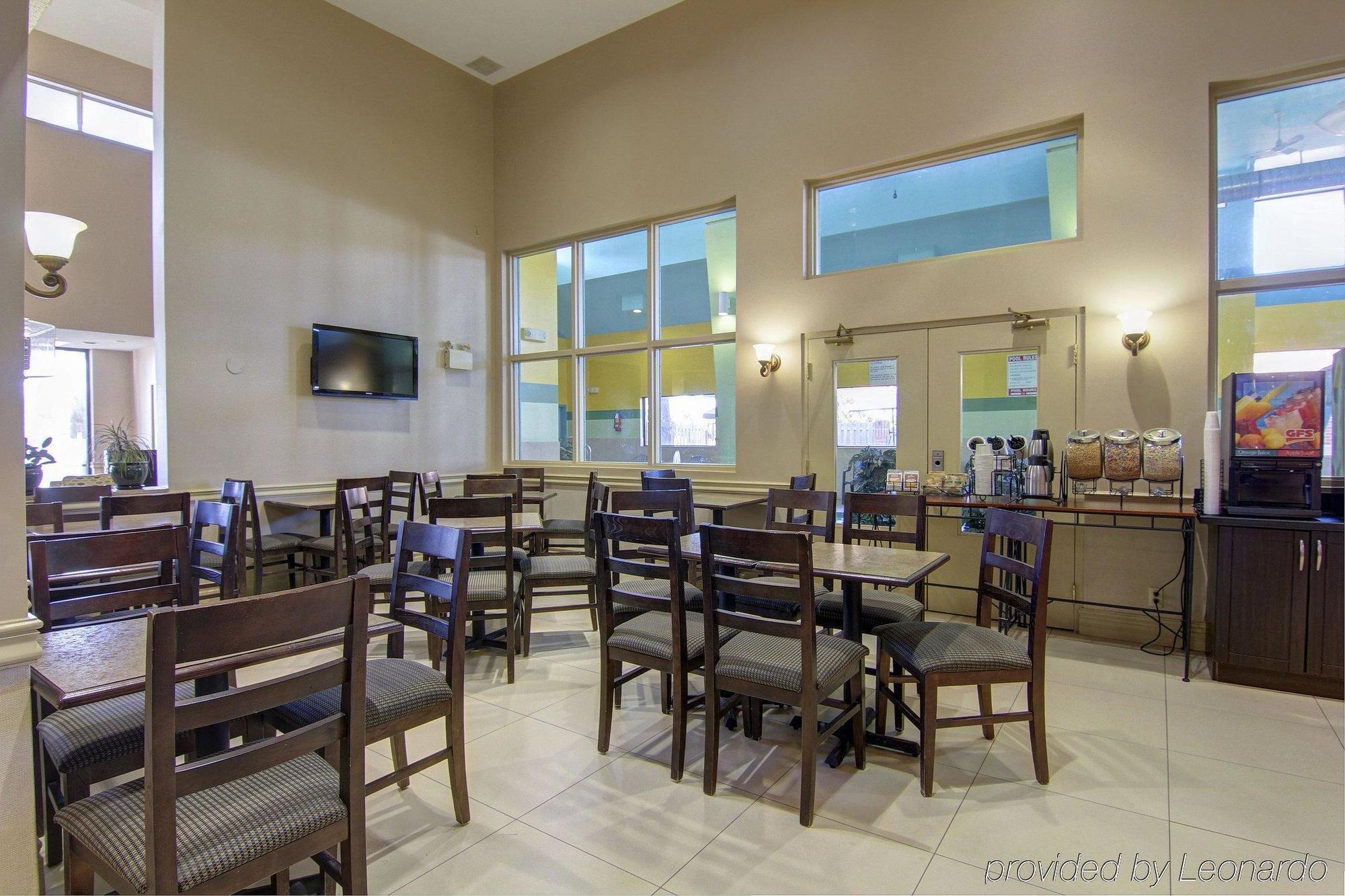Comfort Inn & Suites Ambassador Bridge Уиндзор Екстериор снимка