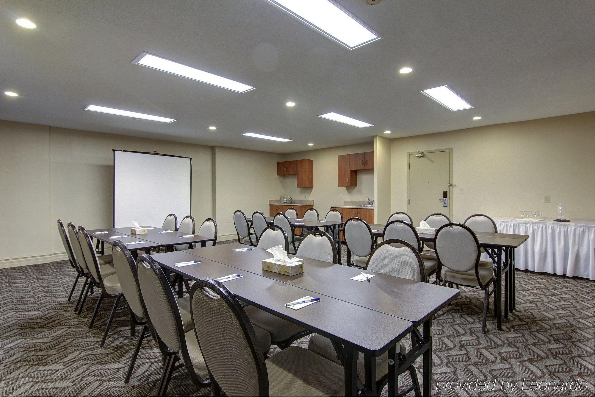 Comfort Inn & Suites Ambassador Bridge Уиндзор Екстериор снимка
