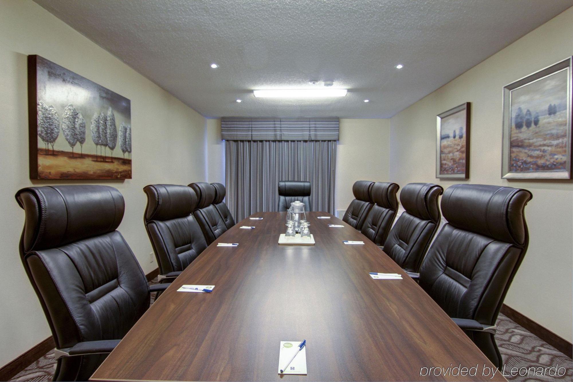Comfort Inn & Suites Ambassador Bridge Уиндзор Екстериор снимка