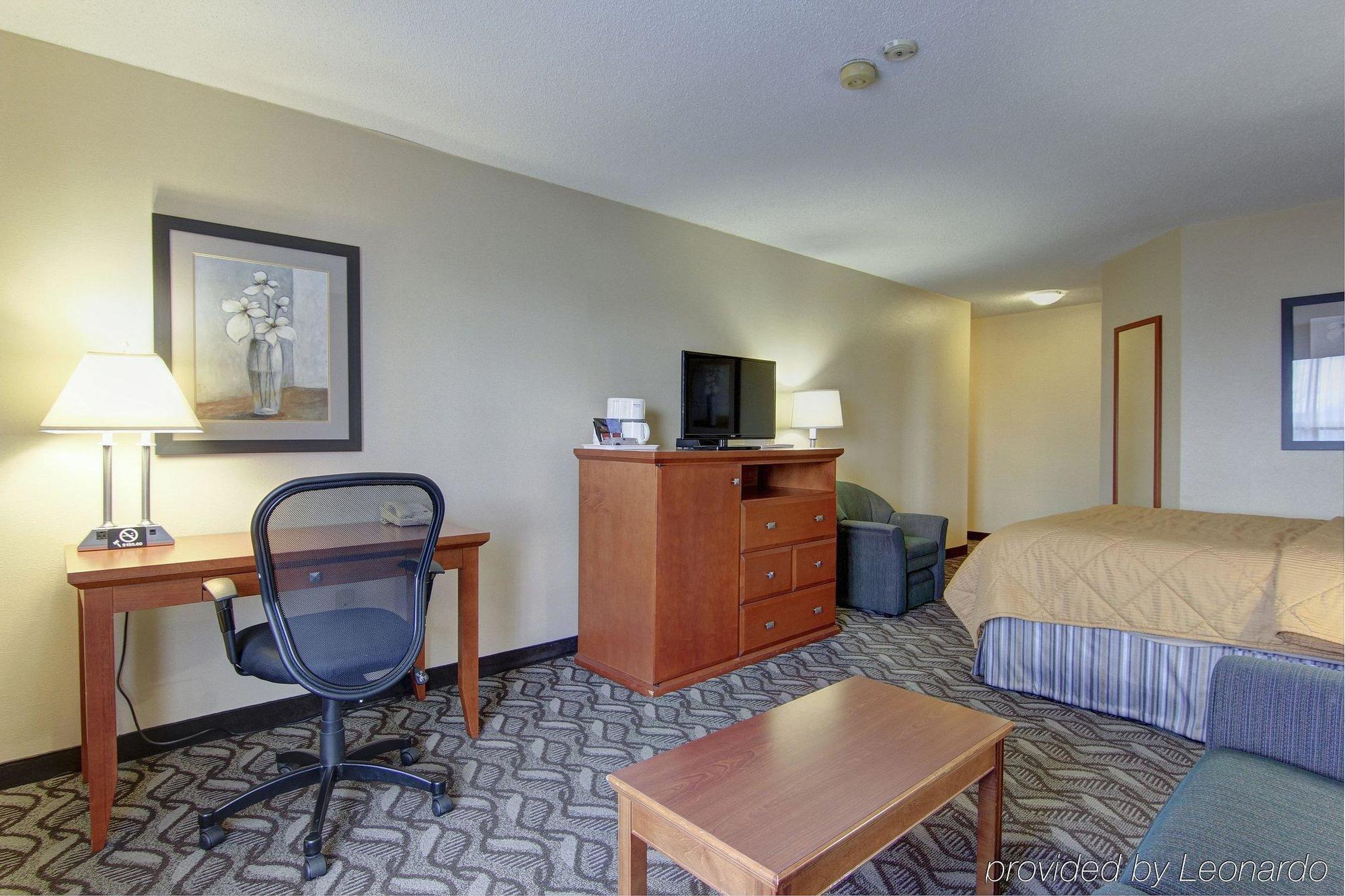 Comfort Inn & Suites Ambassador Bridge Уиндзор Екстериор снимка