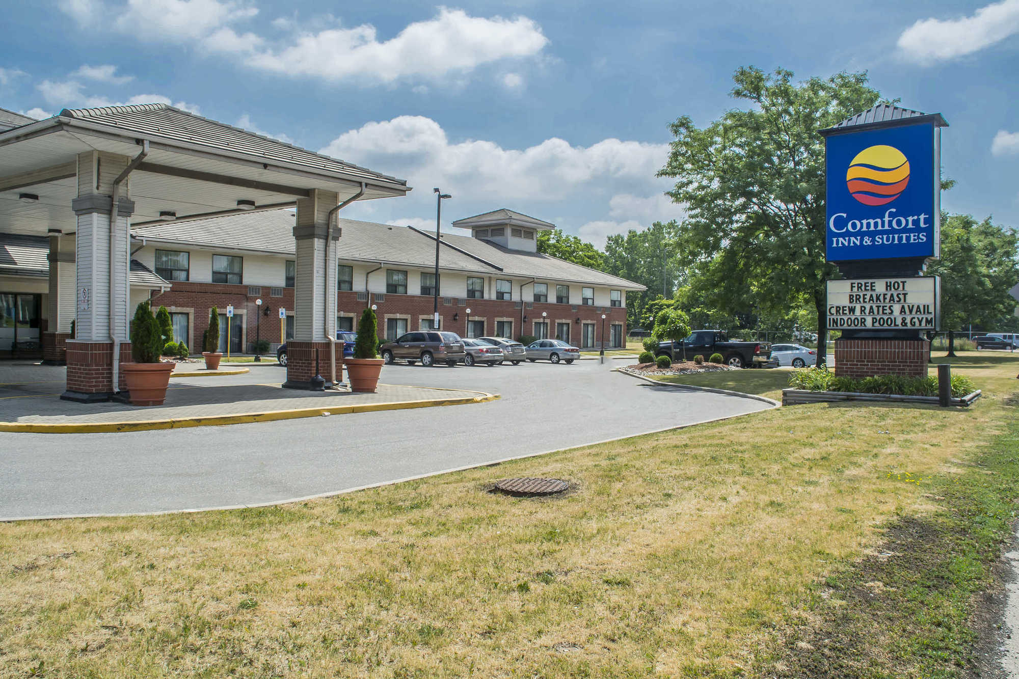 Comfort Inn & Suites Ambassador Bridge Уиндзор Екстериор снимка