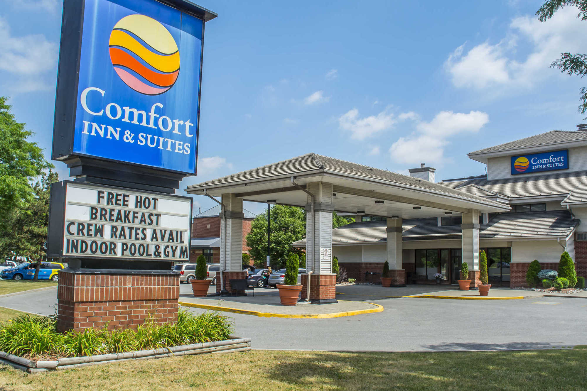 Comfort Inn & Suites Ambassador Bridge Уиндзор Екстериор снимка