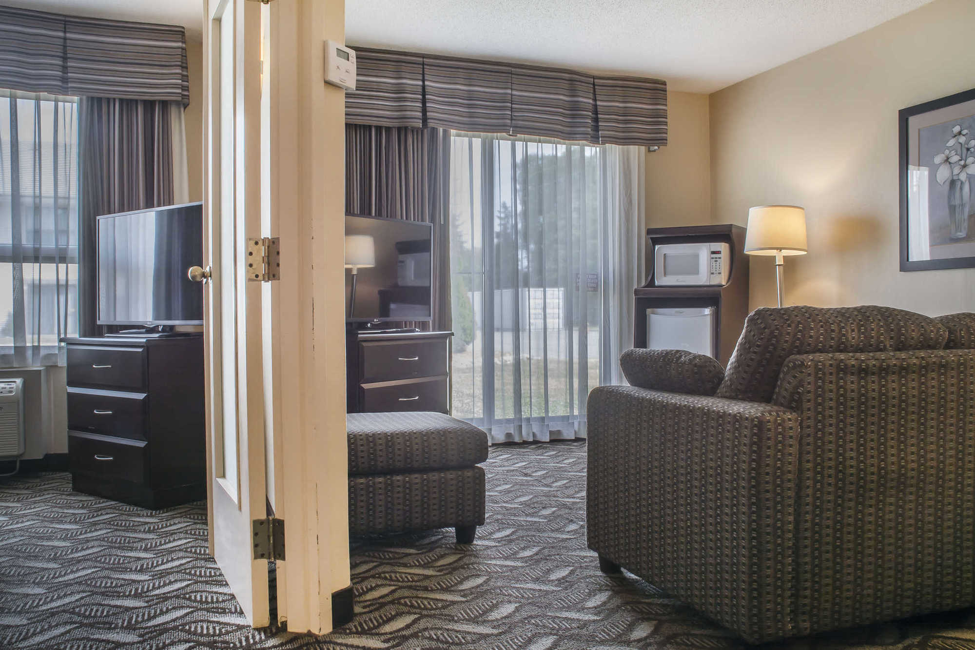 Comfort Inn & Suites Ambassador Bridge Уиндзор Стая снимка