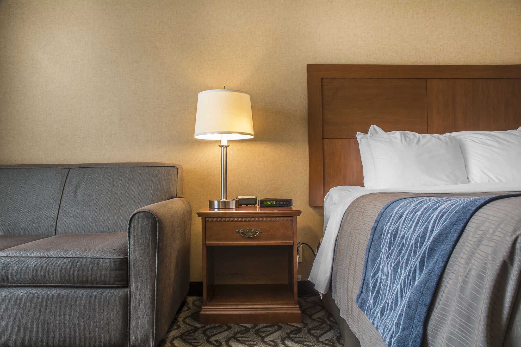Comfort Inn & Suites Ambassador Bridge Уиндзор Стая снимка