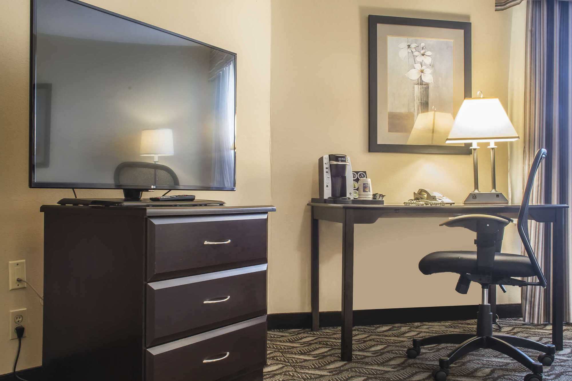 Comfort Inn & Suites Ambassador Bridge Уиндзор Стая снимка